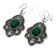 Boucles d'oreilles pendantes en metal argente cisele serties de pierres vert