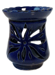 Photophore décoratif marocain en poterie de couleur bleu émaillé cerclé et orné de ciselures Photophore décoratif marocain en poterie de couleur bleu émaillé cerclé et orné de ciselures
